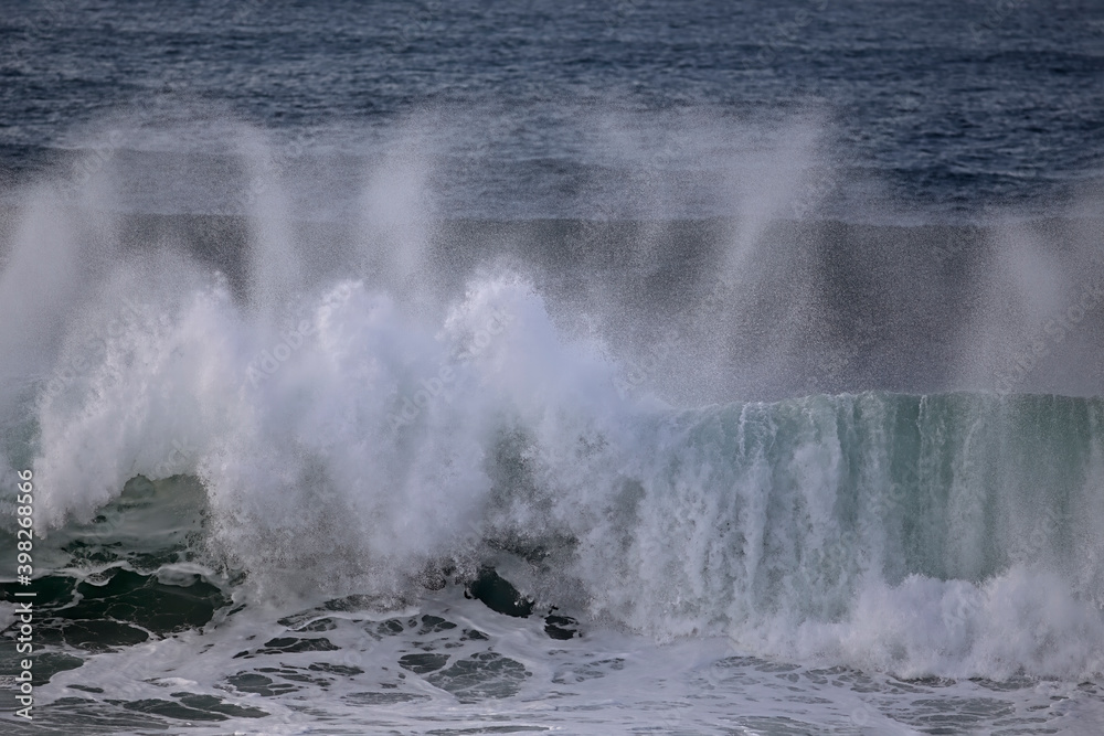 SeaBreaking wave spray and splash