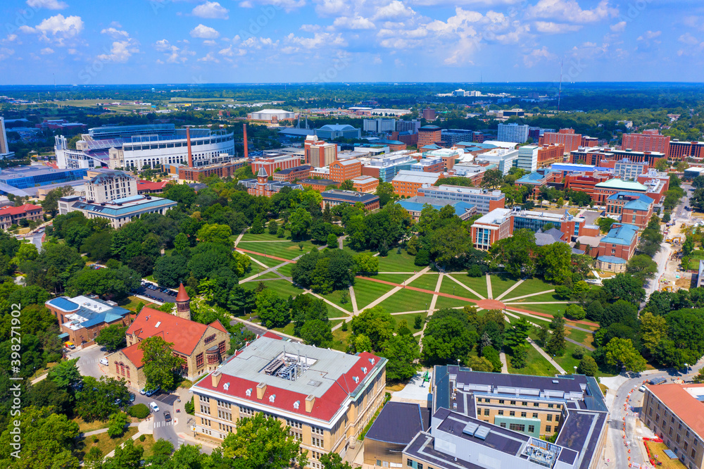 Aerial view of Oval university campus in Ohio  - obrazy, fototapety, plakaty 