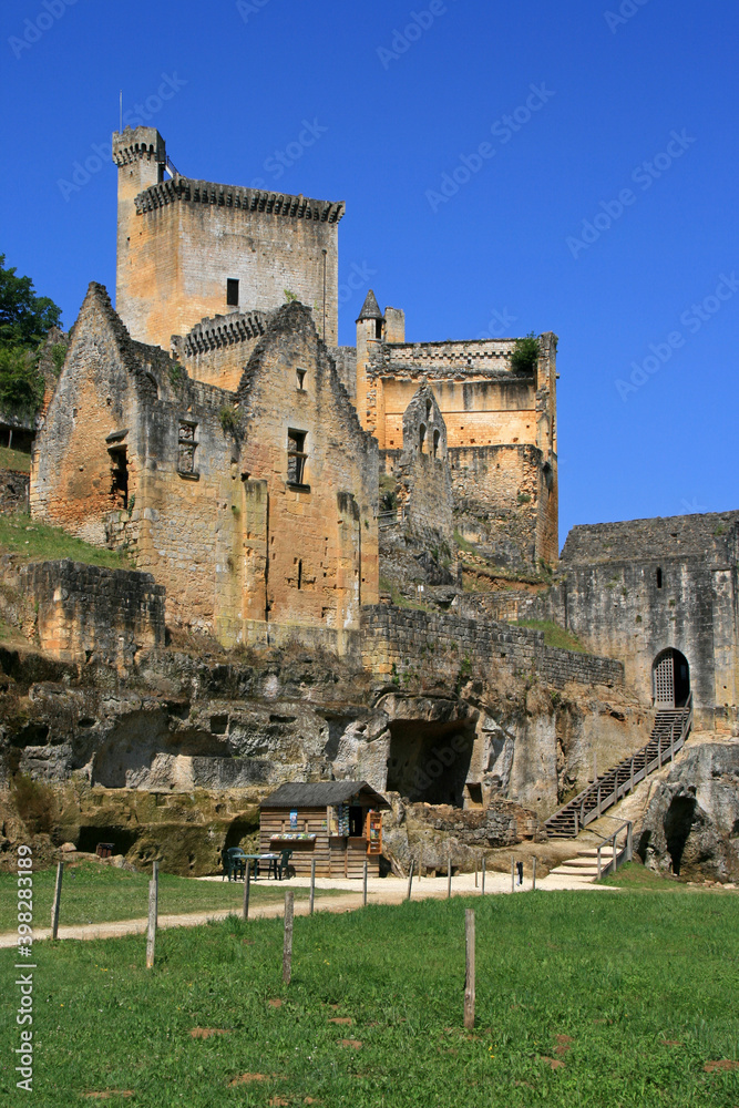 ruined medieval castle (commarque) in les eyzies-de-tayac-sireuil in france 