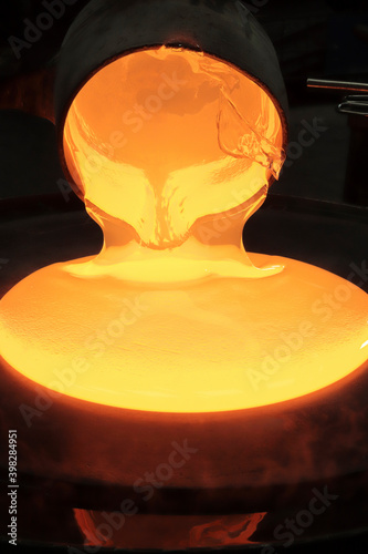 Glass processing in a glass factory for the creation of objects
