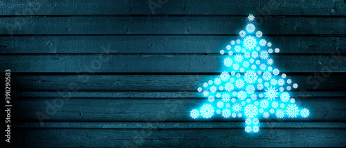 Weihnachtskarte mit Tannenbaum aus Schneeflocken