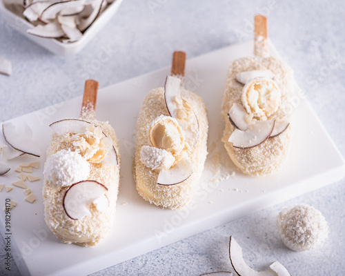 Ice cream popsicle cake with coconut and rafaello.