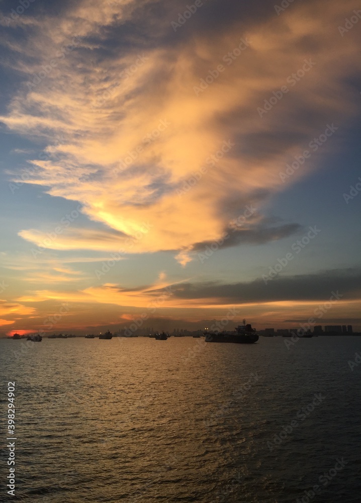 Naklejka premium sunset over the sea