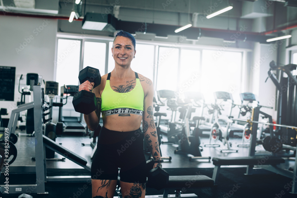 Obraz premium young woman workout in gym