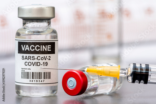 Impfung mit Serum gegen COVID-19 Coronavirus