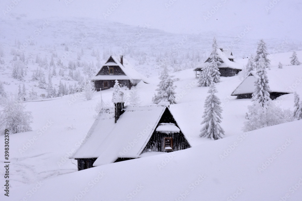 Tatry zima zaspy, duże opady śniegu, zasypane szlaki, śnieżyca - obrazy, fototapety, plakaty 