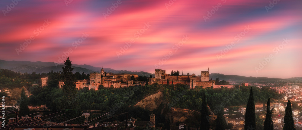 Alhambra de Granada al atardecer