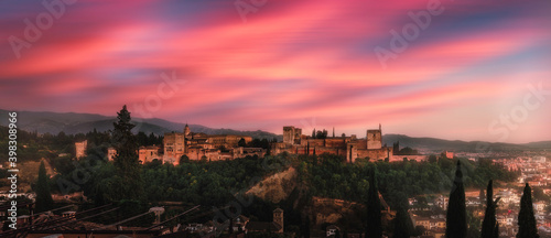 Alhambra de Granada al atardecer