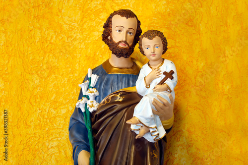 Saint Joseph and baby Jesus catholic image