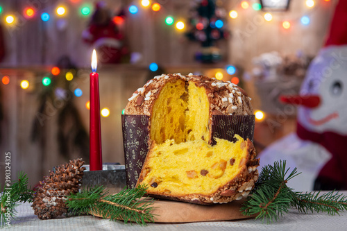 Un tradizionale panettone artigianale. 
