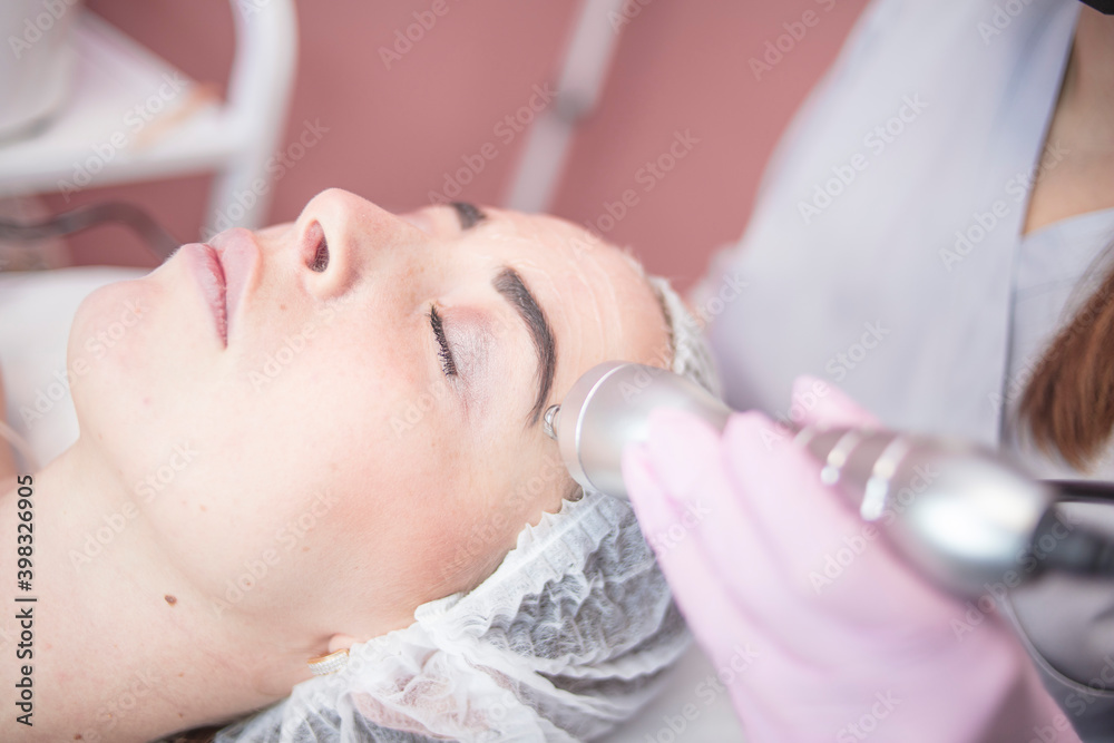 The beautician makes the girl a hardware facelift in the salon The beautician makes the girl a hardware facelift in the salon