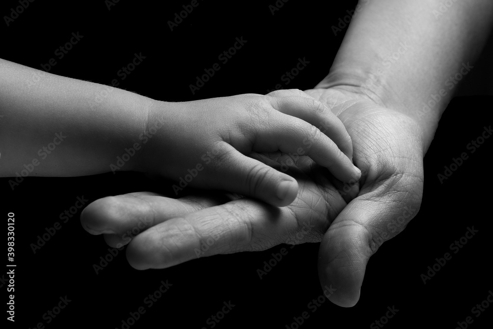 mano de una madre y su hijp mano de una madre y su hijp