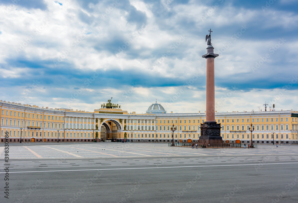 Palace square with Alexander column and General Staff building, Saint Petersburg, Russia