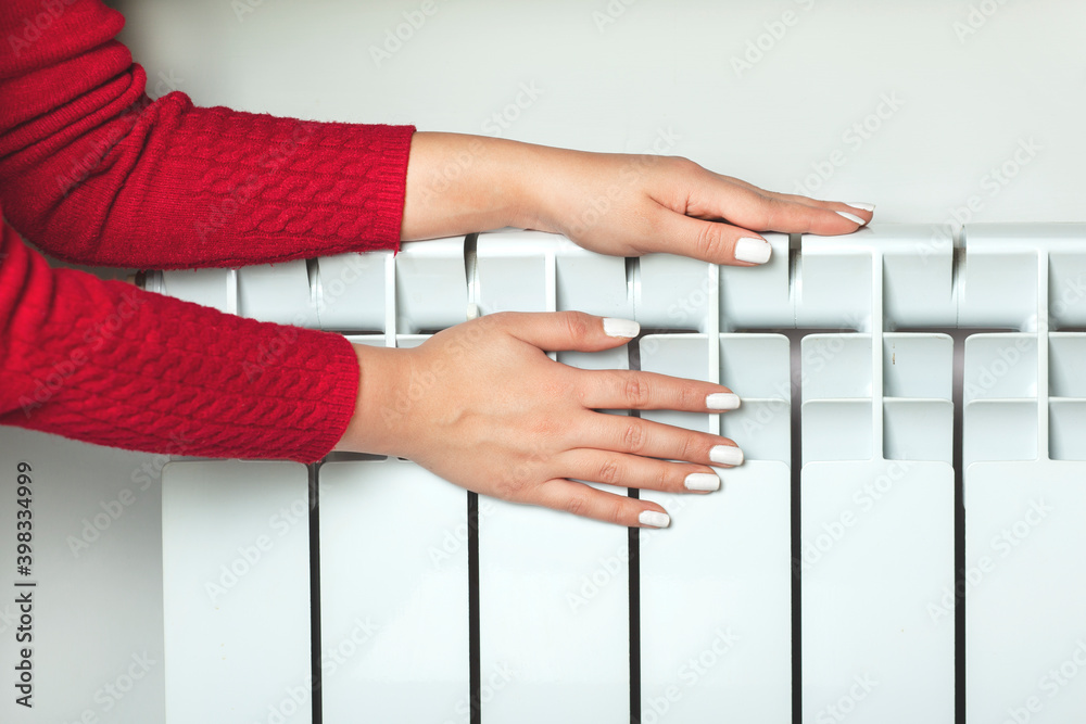 Obraz premium hands warm on the heating system