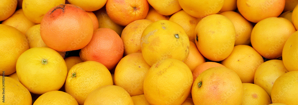 close-up oranges at the market