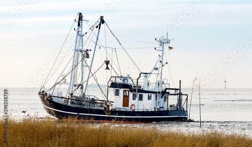Krabbenkutter an der Nordseeküste bei Cuxhaven, Norddeutschland