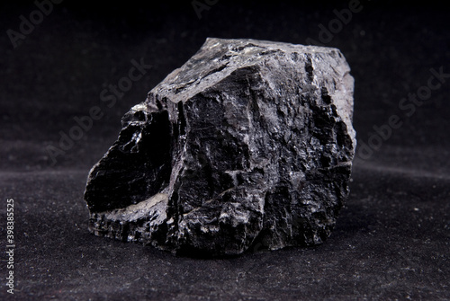 Obraz na płótnie coal mineral sample on black