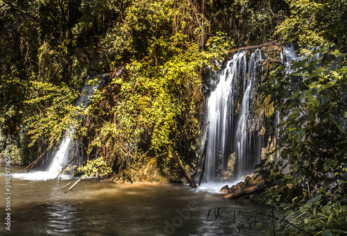 Cascada con agua efecto seda photo