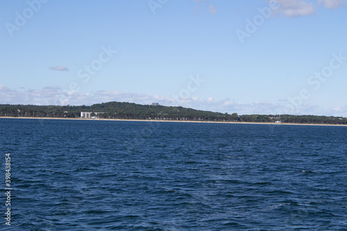 Ostsee Kreidefelsen auf Rügen vom Meer mit blauem Himmel und Wolken © carolindr18