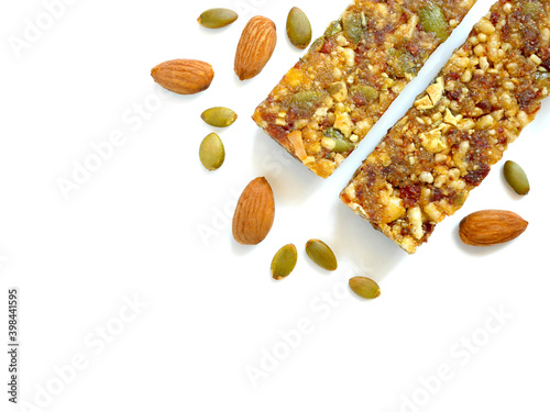 Foto Whole wheat cereal bars or flapjacks