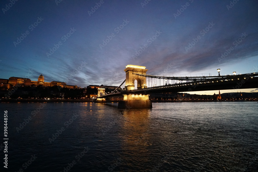 Fototapeta premium night, budapest, hungary, sunset, night, szechenyi bridge