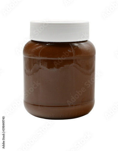 Ein neutrales Glas mit Nussnougatcreme und geschlossenem Deckel