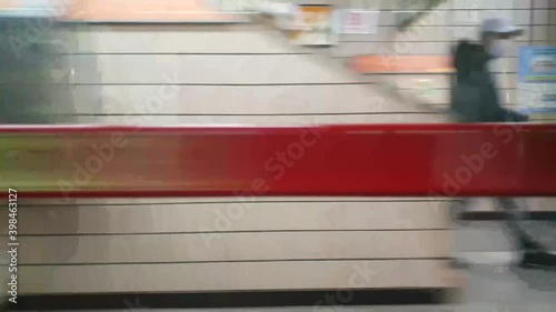 Subway Effect 2-Objects passing by starting to the left