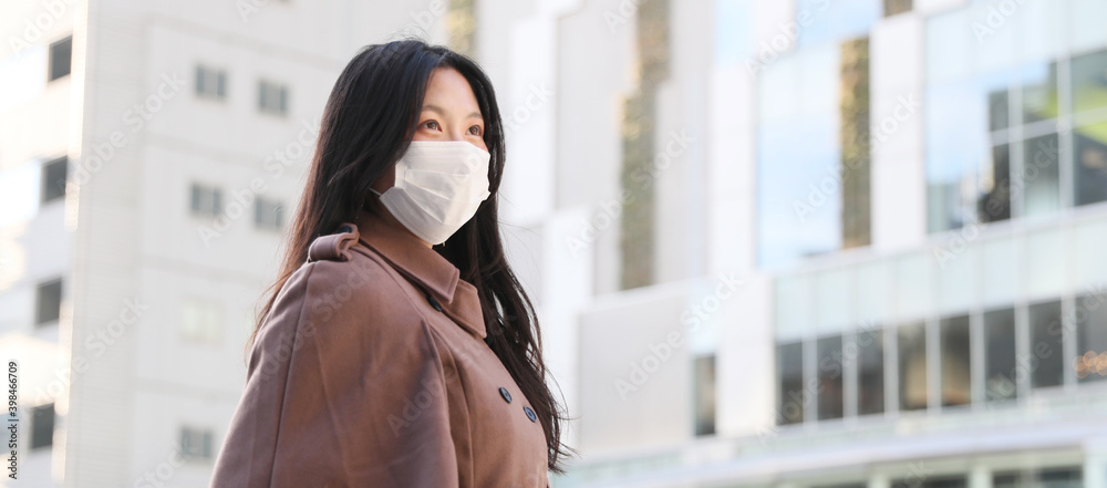 Fototapeta premium Covid-19 concept / Asian woman wearing mask in the city