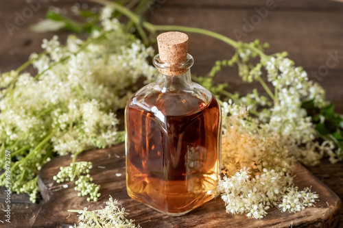 Photos Homemade meadowsweet tincture with fresh blooming meadowsweet