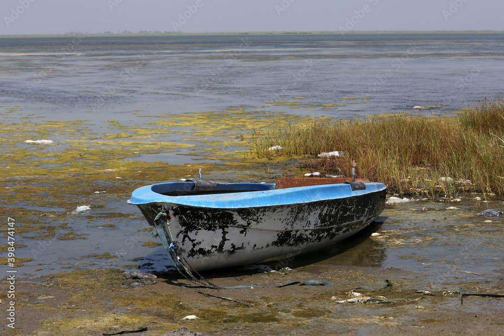 A large amount of trash polluting our waters. A large amount of trash polluting our waters.