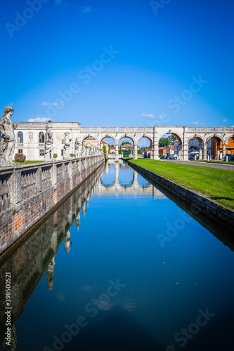 Fotografie Villa Contarini is a mostly Baroque-style, patrician rural palace in Piazzola su