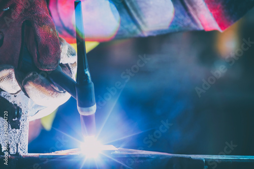 Foto Welding steel elements at the factory or workshop