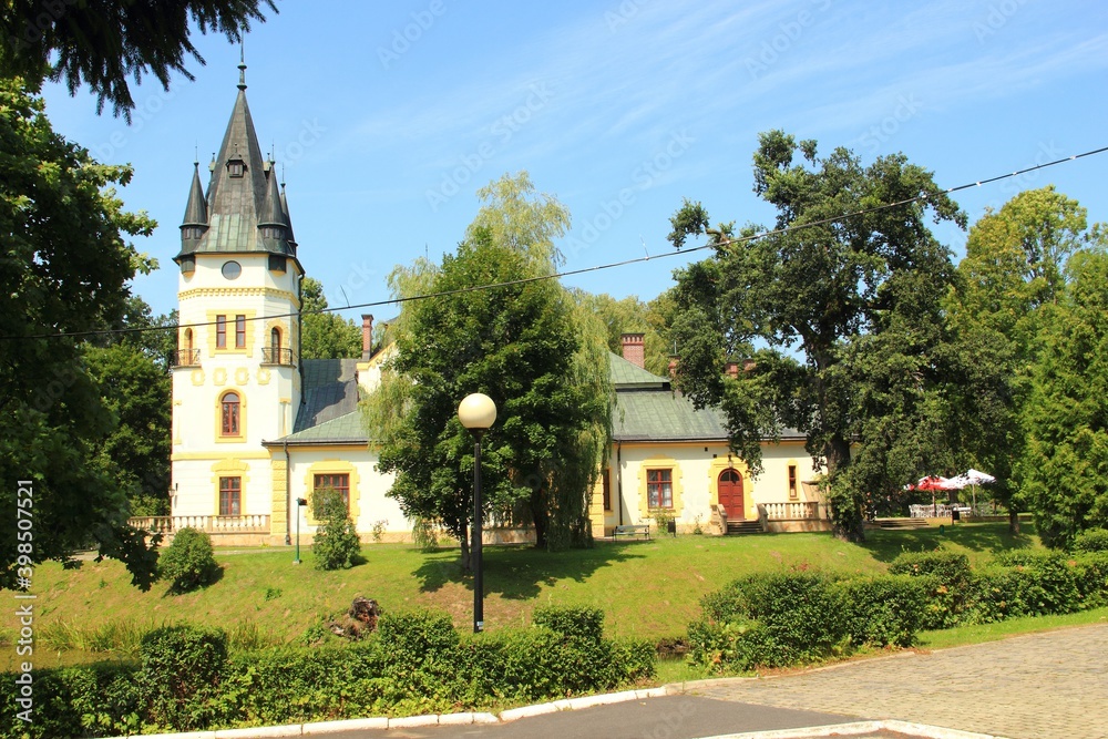 Fototapeta premium Olszanica pałac
