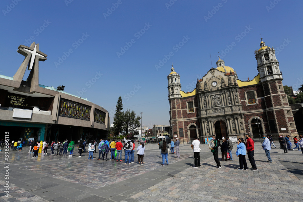 Obraz premium Plaza in front of the Basilica of the Virgin of Guadalupe amid the Coronavirus, COVID-19 pandemic, in Mexico City, Mexico.