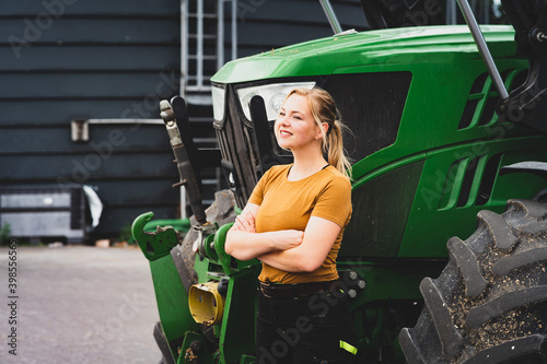 Agrarberufe - keine Männerdomäne mehr - erfolgreiche Frauen in der Landwirtschaft.  Landwirtschaftliches Symbolfoto. photo