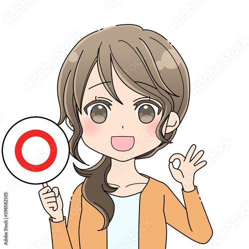 丸の札を持つ女性