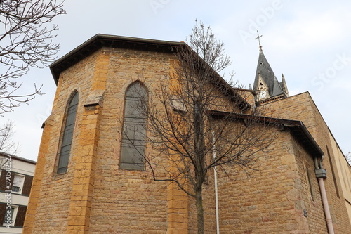 L'église catholique Saint Louis roi vue de l'extérieur, ville de Champagne au Mont d'Or, département du Rhône, France