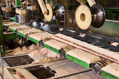 Tableau sur toile fragment of sawmill machinery inside a modern lumber mill