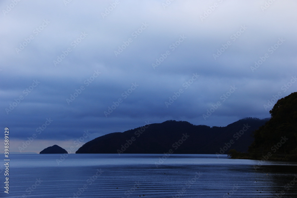 琵琶湖の秋　葛籠尾崎と竹生島