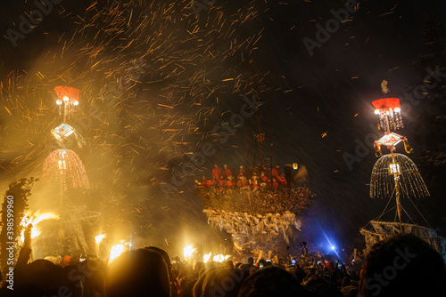 信州野沢温泉 火祭り Foto De Stock Adobe Stock