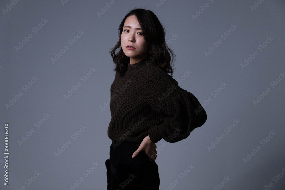 クールな女性 クールな女性