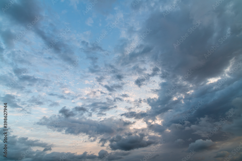 Obraz premium Rainy day sunrise cloudscape