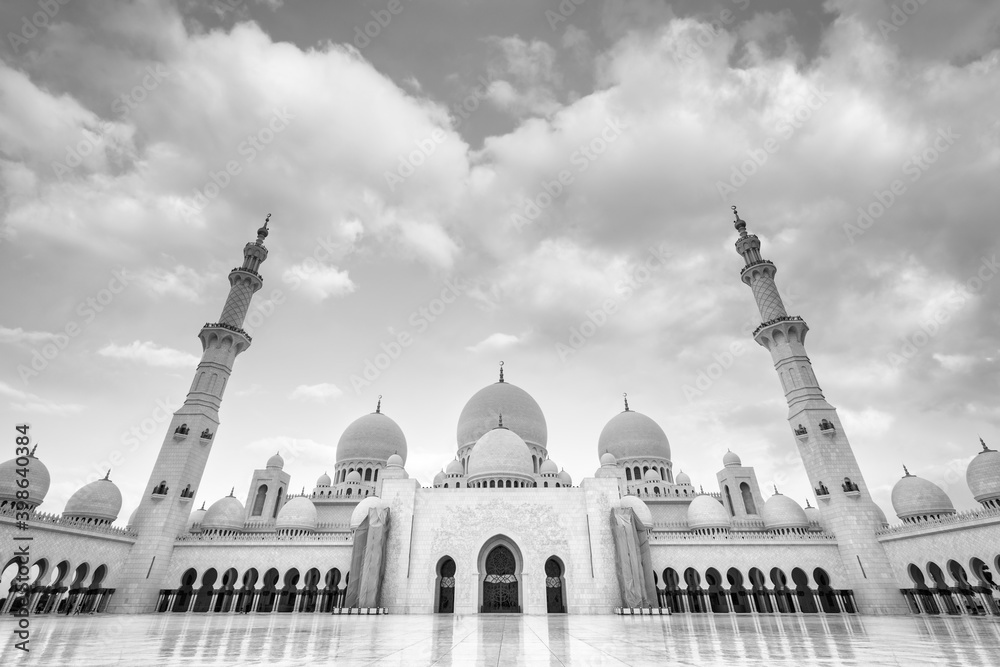 Obraz premium Grand Mosque at sunset in Abu Dhabi