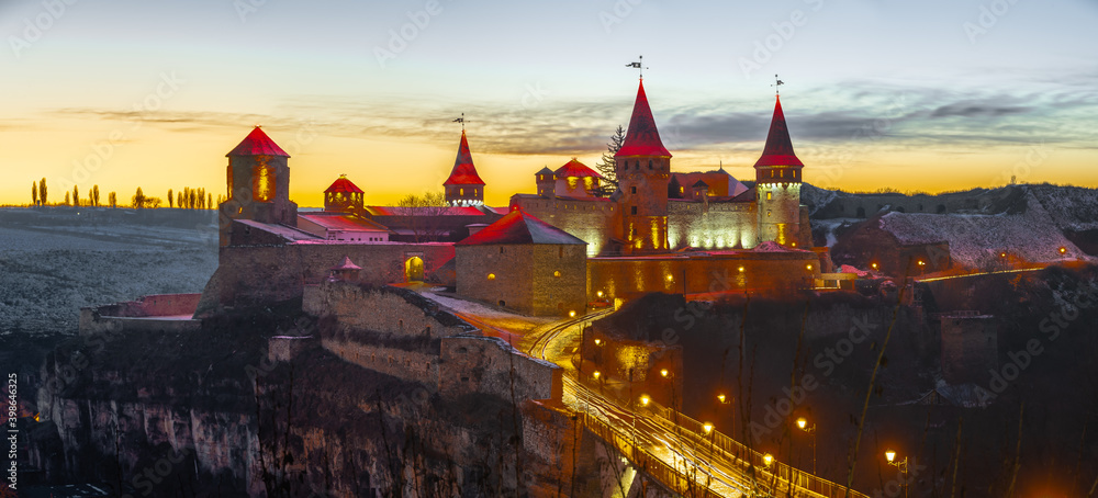 Naklejka premium Kamianets-Podilskyi fortress on a winter night