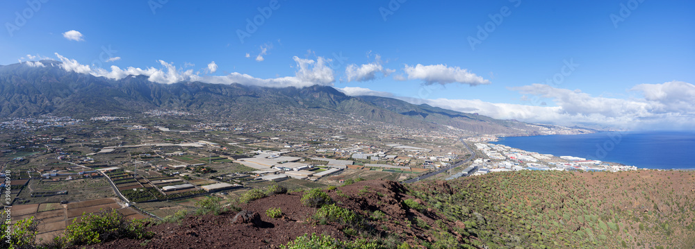 Landschaft an der Ostküste von Teneriffa, Kanarische Inseln - Panorama Blick vom Vulkan Montana Grande in Güimar nach Norden