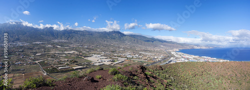 Landschaft an der Ostküste von Teneriffa, Kanarische Inseln - Panorama Blick vom Vulkan Montana Grande in Güimar nach Norden