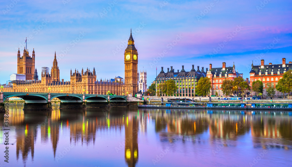 Obraz premium Big Ben clock in London at sunrise. England
