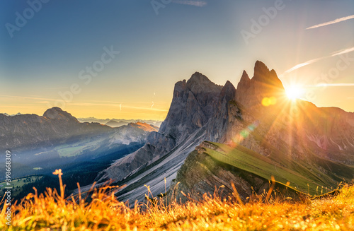 Tableau sur toile Amazing sunrise of Seceda peak with sun flare