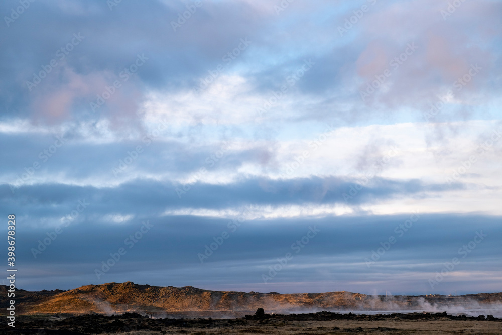 Die heißen Quellen GUNNUHVER auf der Halbinsel Reykjanes. In den letzten Minaten kam hier zu verstärkter vulkanischer Aktivität inklusiver vermehrter Erdbeben. Die heißen Quellen GUNNUHVER auf der Halbinsel Reykjanes. In den letzten Minaten kam hier zu verstärkter vulkanischer Aktivität inklusiver vermehrter Erdbeben.