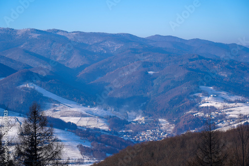 Fototapeta Naklejka Na Ścianę i Meble -  Winter Valley and Rytro Village in Beskid Mountains